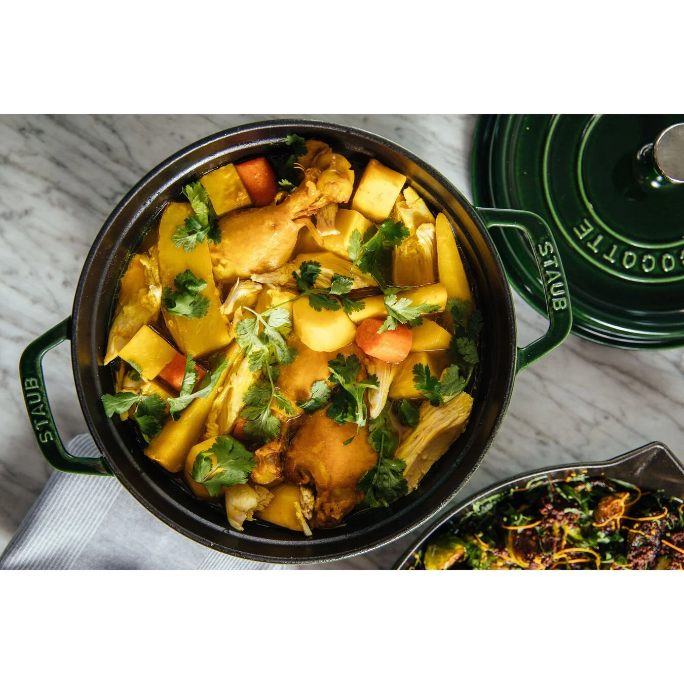 Staub Cocotte 24 Cm, Rund, Basilikum-Grøn, Støbejern 3 Staub Cocotte 24 Cm, Rund, Basilikum-Grøn, Støbejern - Billede 3