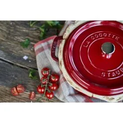 Staub Cocotte 24 Cm, Rund, Kirsebærrød, Støbejern -Køkkenudstyr Butik 424416044