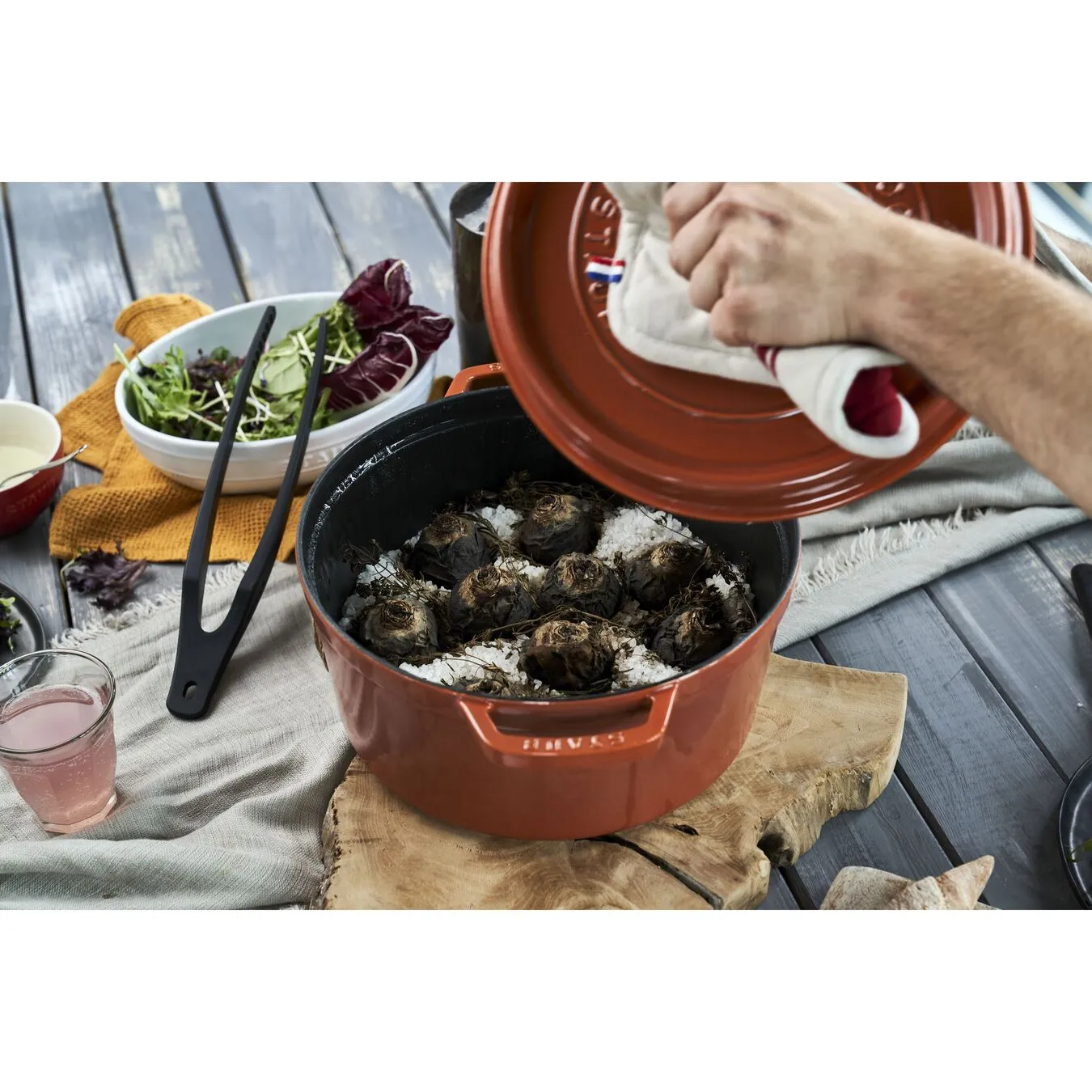 Staub Cocotte 28 Cm, Rund, Kanel, Støbejern 5 Staub Cocotte 28 Cm, Rund, Kanel, Støbejern - Billede 5