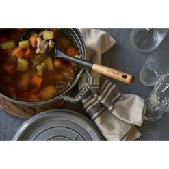 Staub Cocotte 24 Cm, Rund, Grafitgrå, Støbejern 10 Staub Cocotte 24 Cm, Rund, Grafitgrå, Støbejern -Køkkenudstyr Butik 424424407