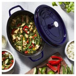 Staub Cocotte 31 Cm, Oval, Mørk-Blå, Støbejern 11 Staub Cocotte 31 Cm, Oval, Mørk-Blå, Støbejern -Køkkenudstyr Butik 750032555