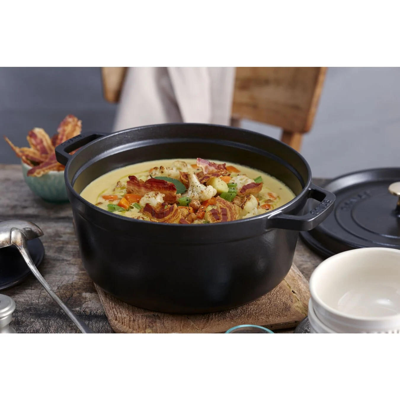 Staub Cocotte 28 Cm, Rund, Sort, Støbejern 6 Staub Cocotte 28 Cm, Rund, Sort, Støbejern - Billede 6