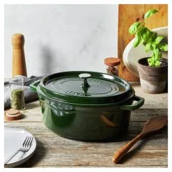 Staub Cocotte 31 Cm, Oval, Basilikum-Grøn, Støbejern -Køkkenudstyr Butik 750058438